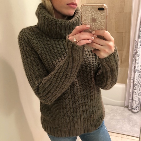 banana republic turtleneck sweater